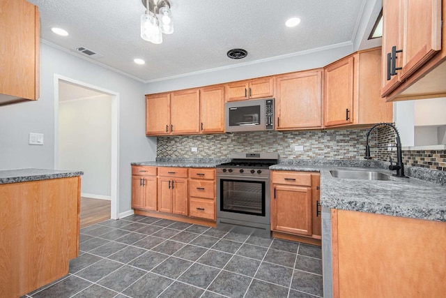 kitchen with sink, crown molding, stainless steel appliances, and a textured ceiling