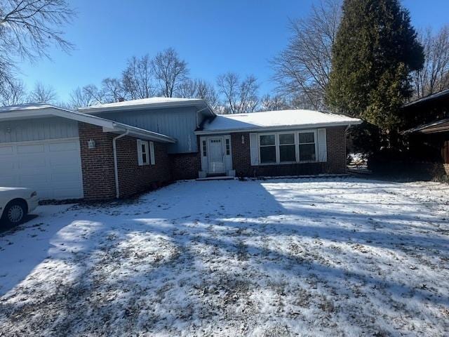 view of front facade with a garage