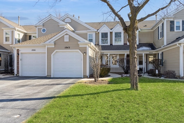 view of front facade featuring a garage and a front yard