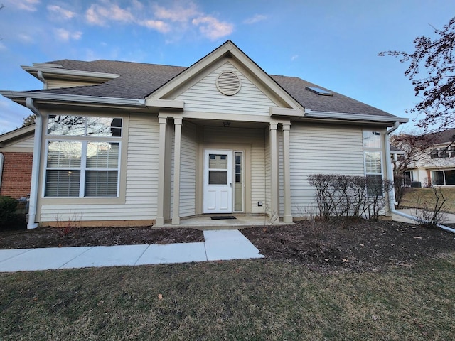 view of front of home with a front lawn