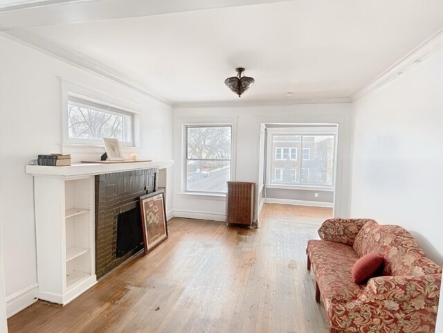 living room with dark wood-type flooring and ceiling fan