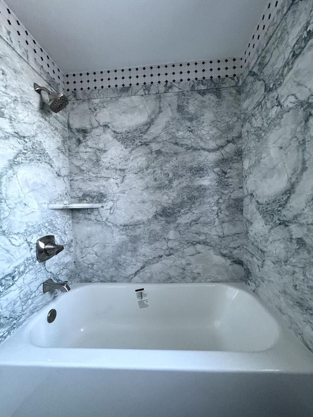 bathroom featuring tiled shower / bath combo