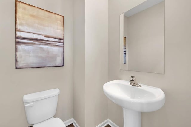 bathroom featuring toilet and sink