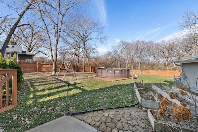 view of yard featuring a fenced in pool