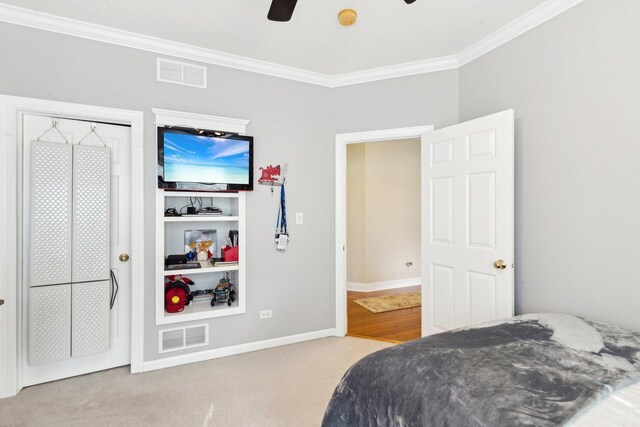 bedroom with baseboards, a ceiling fan, wood finished floors, crown molding, and recessed lighting