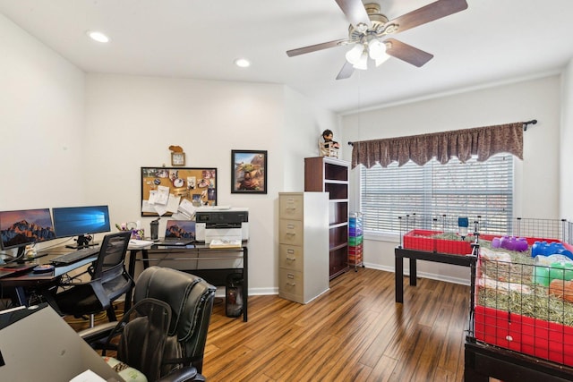 office area with baseboards, a ceiling fan, wood finished floors, and recessed lighting