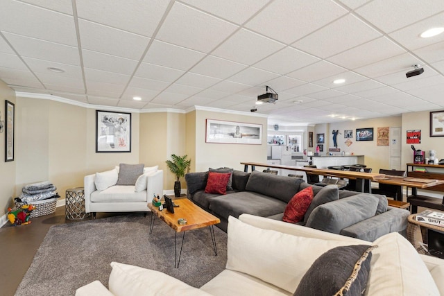 living room featuring crown molding, recessed lighting, a drop ceiling, and baseboards