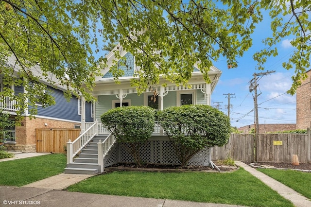 view of front facade with a front lawn