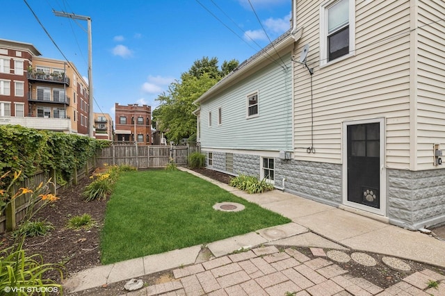 view of yard featuring a patio