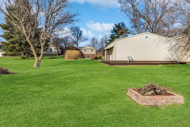 view of yard featuring an outdoor fire pit