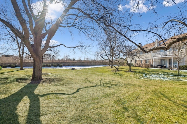 view of yard featuring a water view