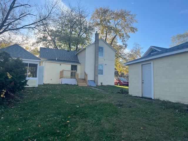 back of house featuring a yard