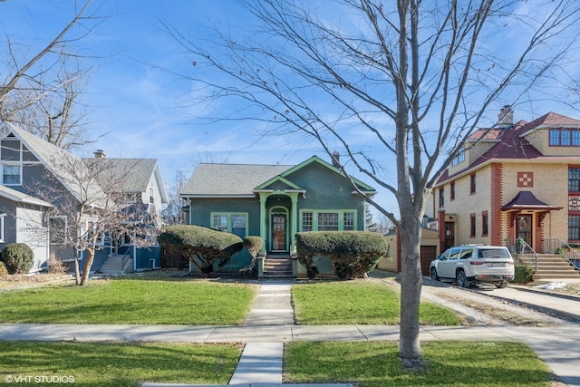 view of front facade featuring a front lawn