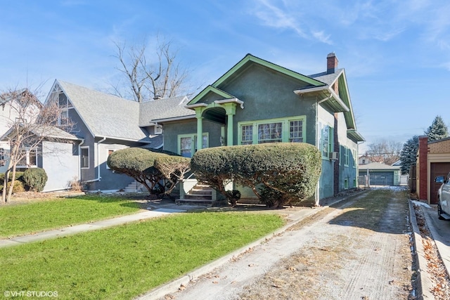 view of front of house with a front lawn