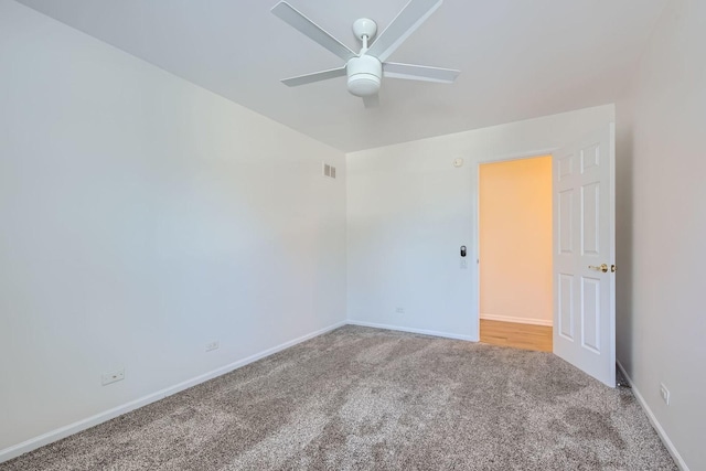 carpeted empty room featuring ceiling fan