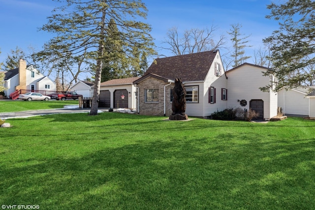 view of front of home featuring a garage and a front yard