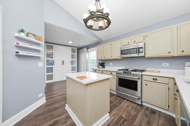 kitchen featuring a center island, appliances with stainless steel finishes, an inviting chandelier, dark hardwood / wood-style flooring, and lofted ceiling