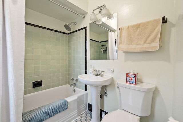 full bathroom featuring toilet, shower / bathtub combination with curtain, and sink