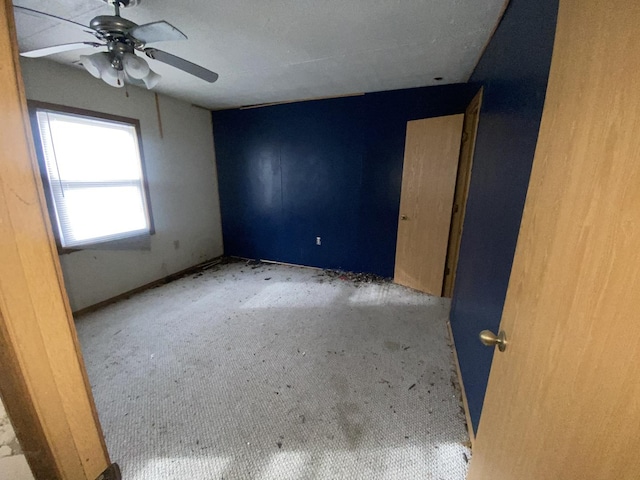 empty room with ceiling fan