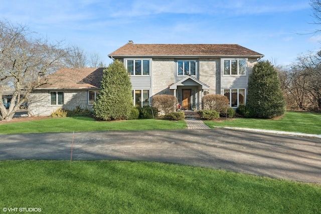 view of front of home featuring a front yard