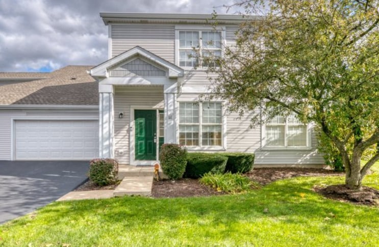 401 Cascade Ln, Oswego, IL 60543 - photo 1