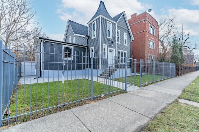 view of front of property featuring a front lawn