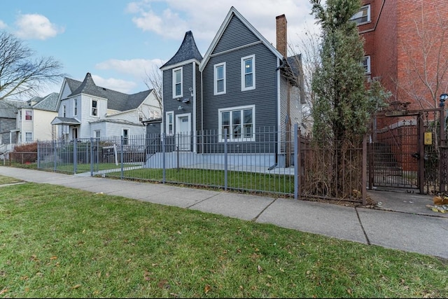 view of front of home featuring a front yard