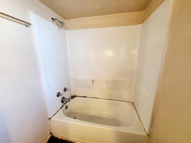 bathroom with shower / washtub combination