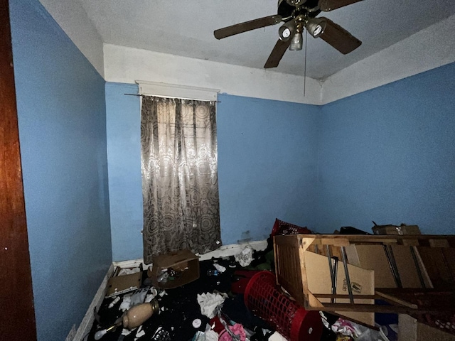 unfurnished bedroom featuring ceiling fan