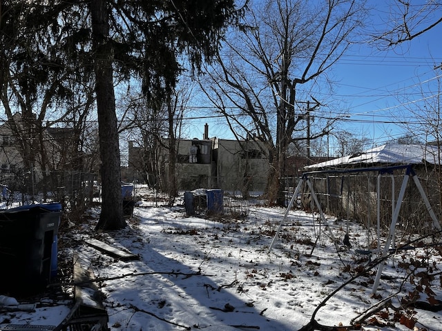 view of yard layered in snow