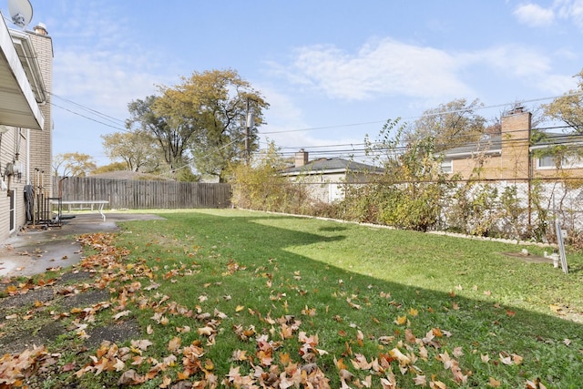 view of yard featuring a patio