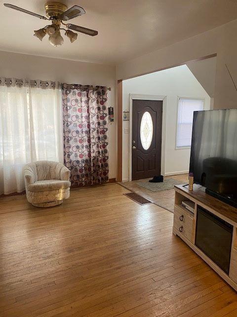 entrance foyer featuring light hardwood / wood-style floors, plenty of natural light, and ceiling fan