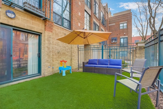 view of yard featuring outdoor lounge area