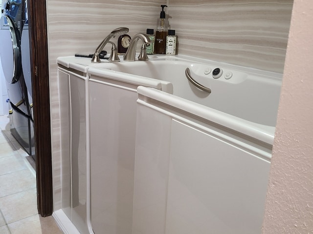 laundry room featuring light tile patterned floors