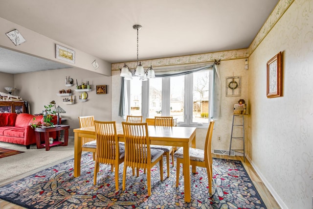 dining area with a notable chandelier