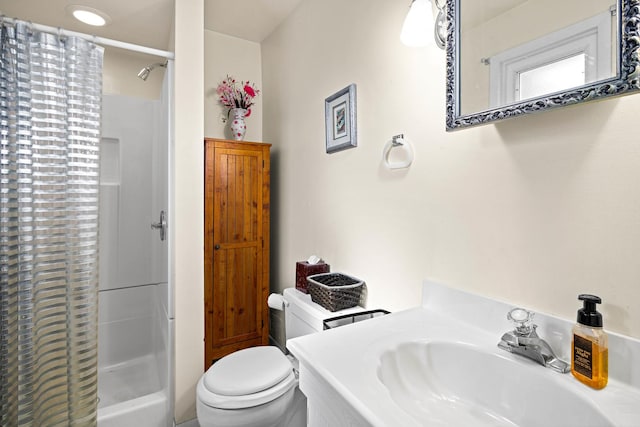 bathroom featuring a shower with curtain, vanity, and toilet