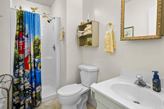 bathroom with vanity, curtained shower, and toilet