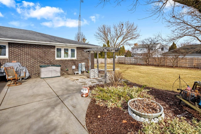 view of yard featuring a pergola and a patio area