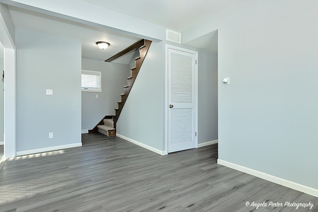 unfurnished room featuring light hardwood / wood-style flooring