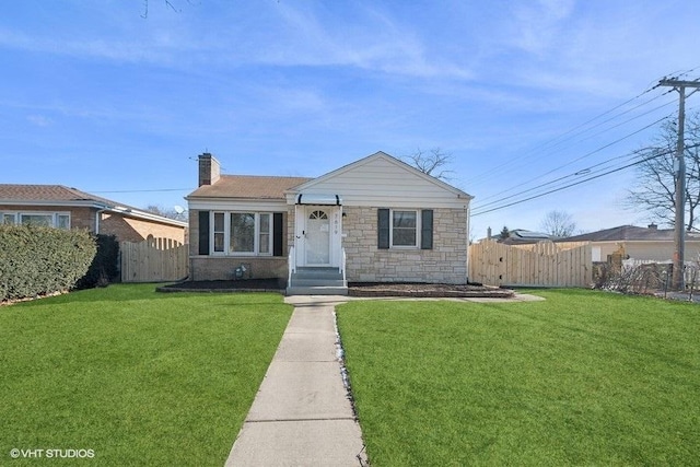 view of front of house featuring a front lawn