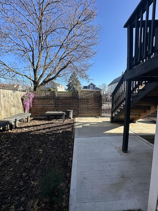 view of yard with a patio