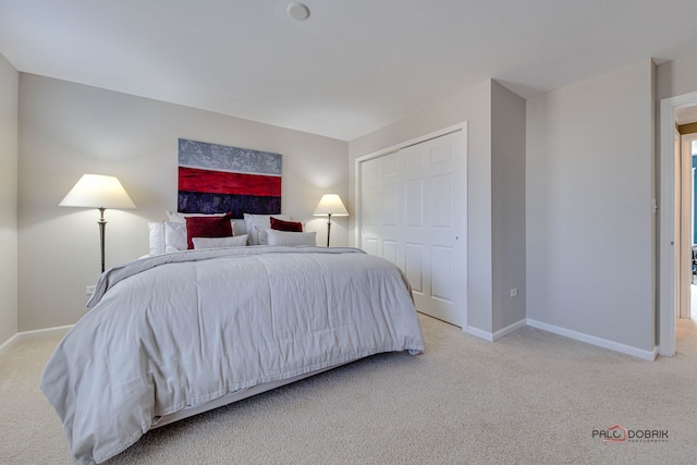 bedroom featuring carpet, a closet, and baseboards