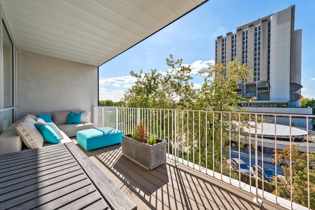 balcony featuring an outdoor hangout area