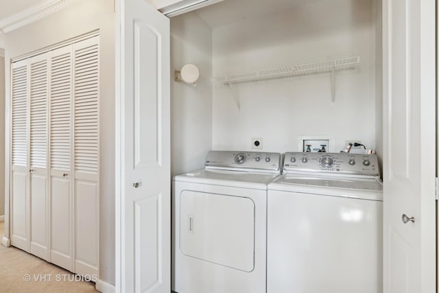 laundry room with washing machine and dryer