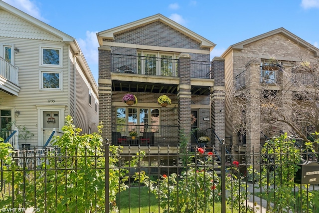 view of front of property featuring a balcony