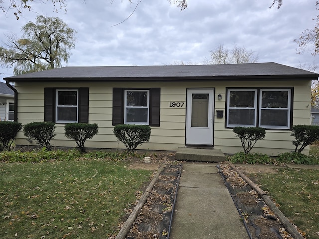 ranch-style home with a front lawn