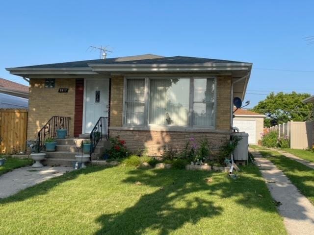 view of front of home featuring a garage and a front yard