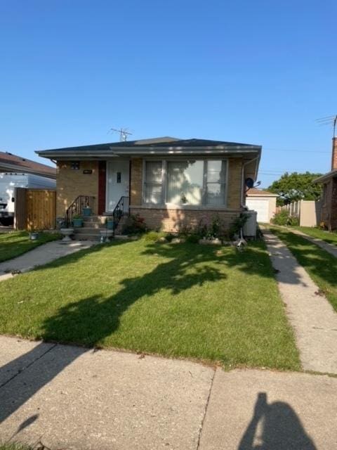 view of front of property with a front yard