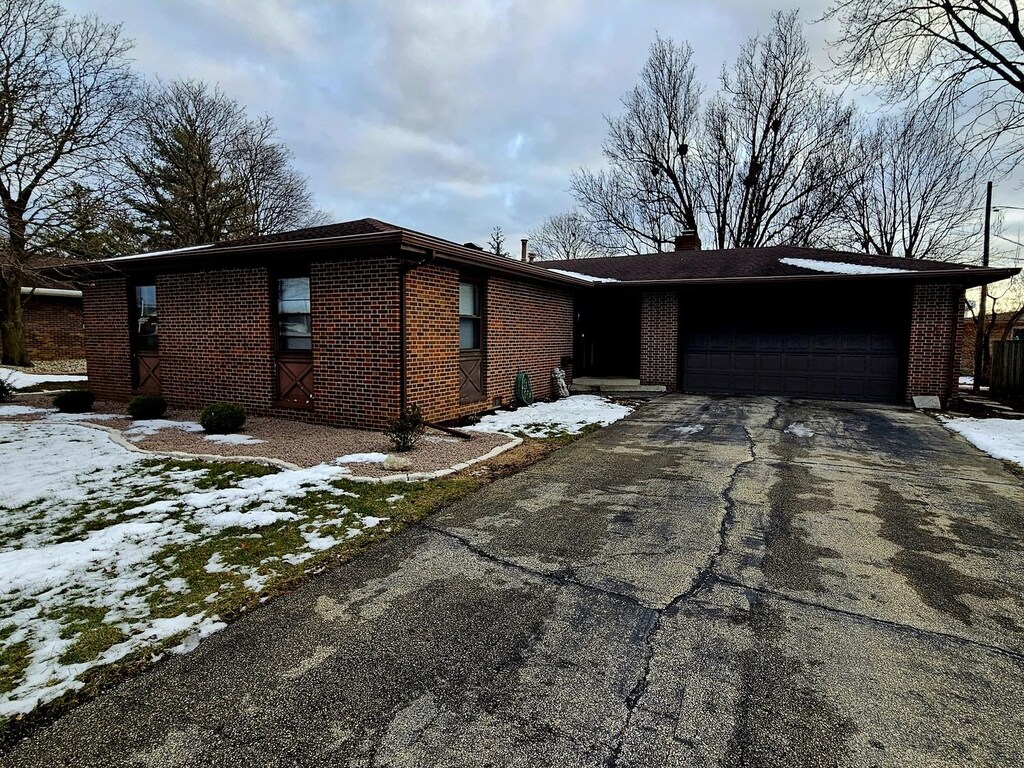 ranch-style home featuring a garage