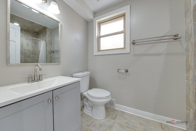 bathroom featuring a shower with curtain, toilet, and vanity